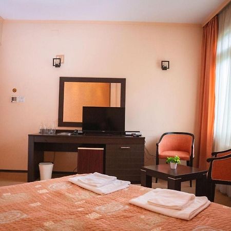 Hotel Ezeroto Stara Zagora Exteriör bild