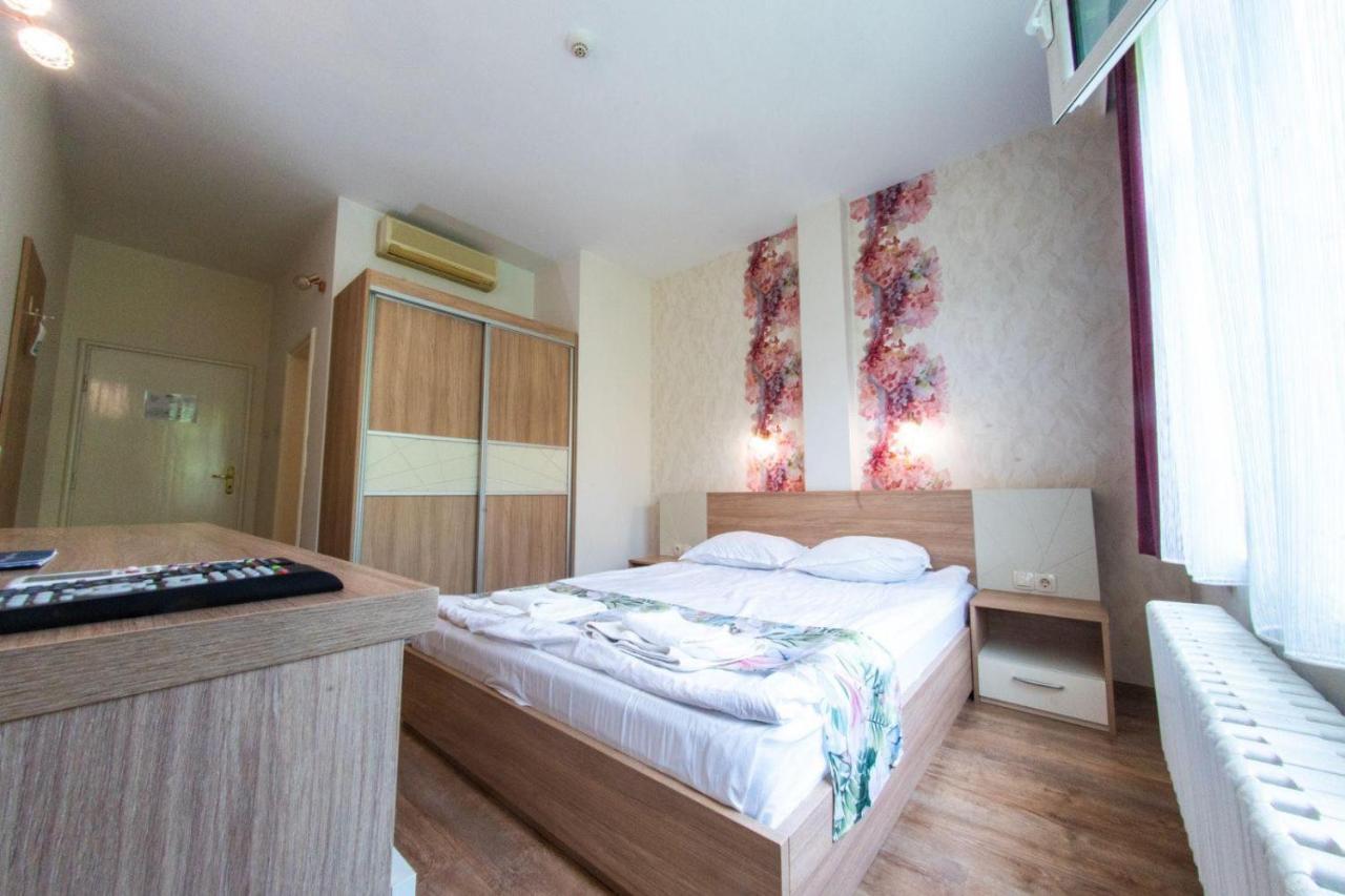 Hotel Ezeroto Stara Zagora Exteriör bild