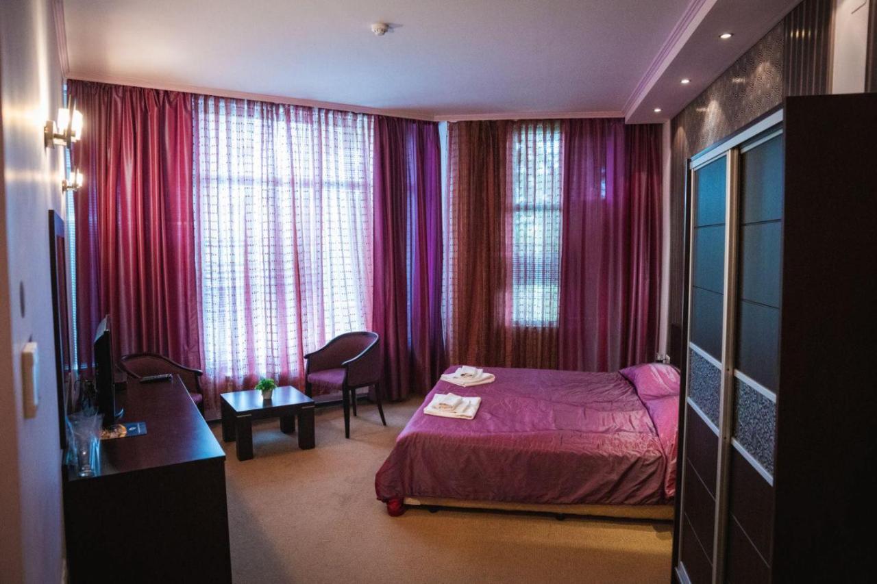 Hotel Ezeroto Stara Zagora Exteriör bild