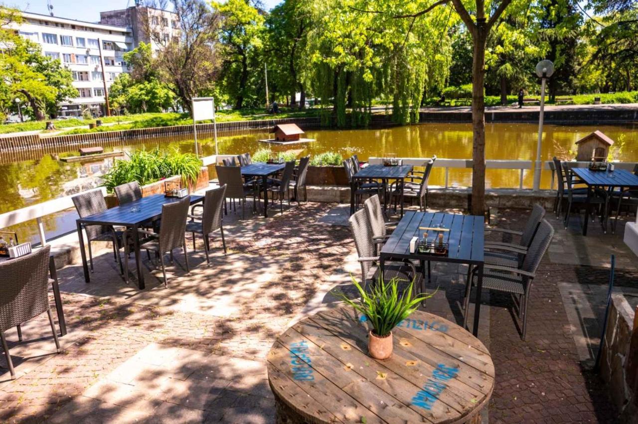 Hotel Ezeroto Stara Zagora Exteriör bild