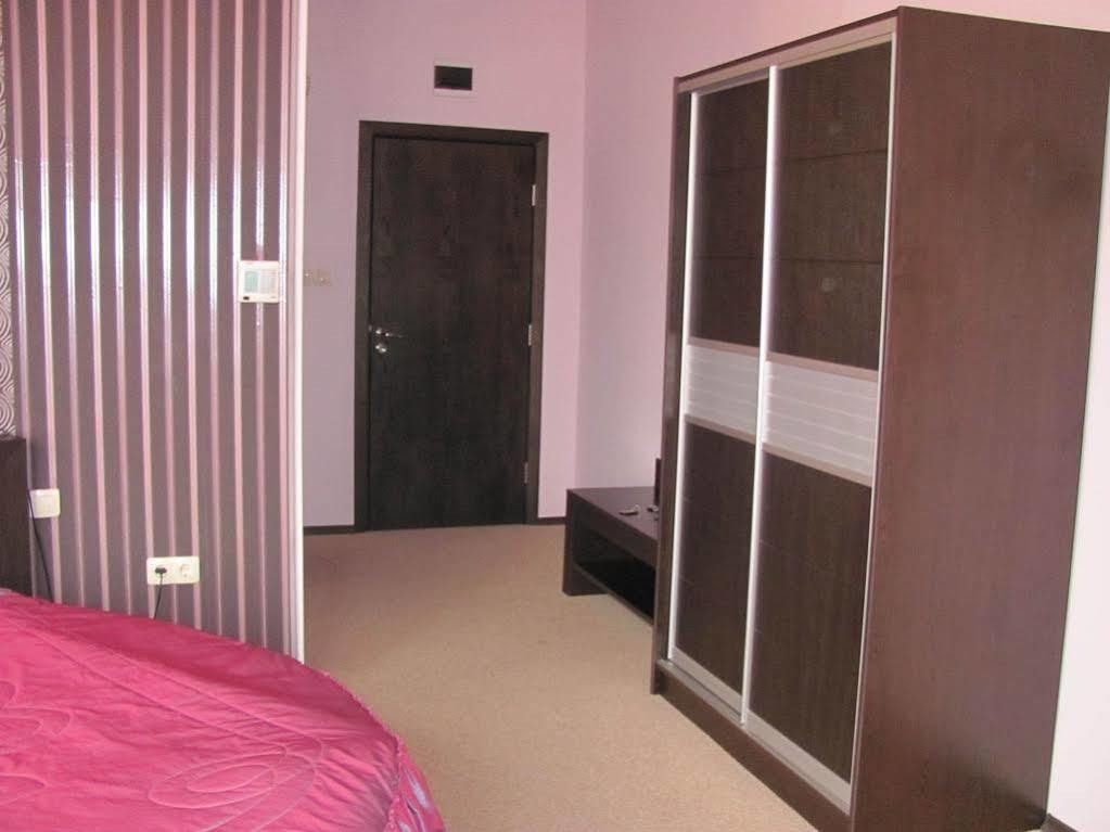 Hotel Ezeroto Stara Zagora Exteriör bild