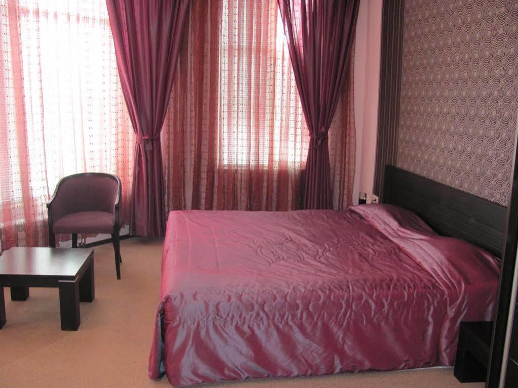 Hotel Ezeroto Stara Zagora Exteriör bild